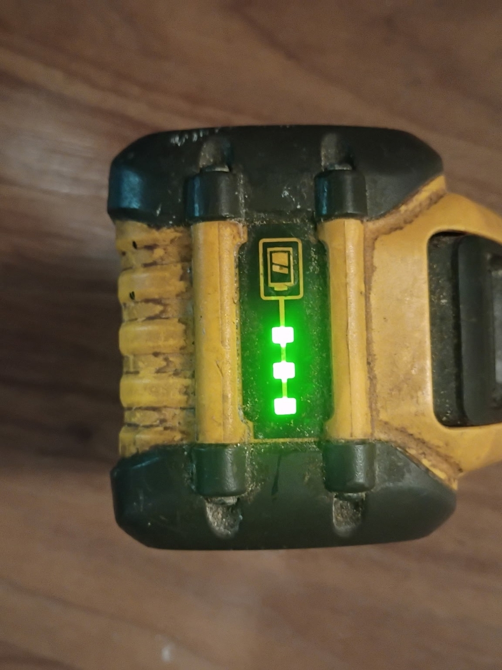 DEWALT FlexVolt 9Ah 20V/60V Battery Pack - Yellow/Black - Picture 3 of 5